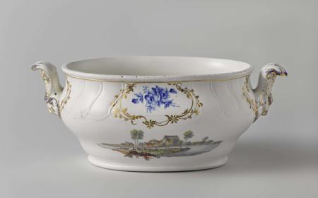 Tureen Definition, Meaning & Usage | FineDictionary.com